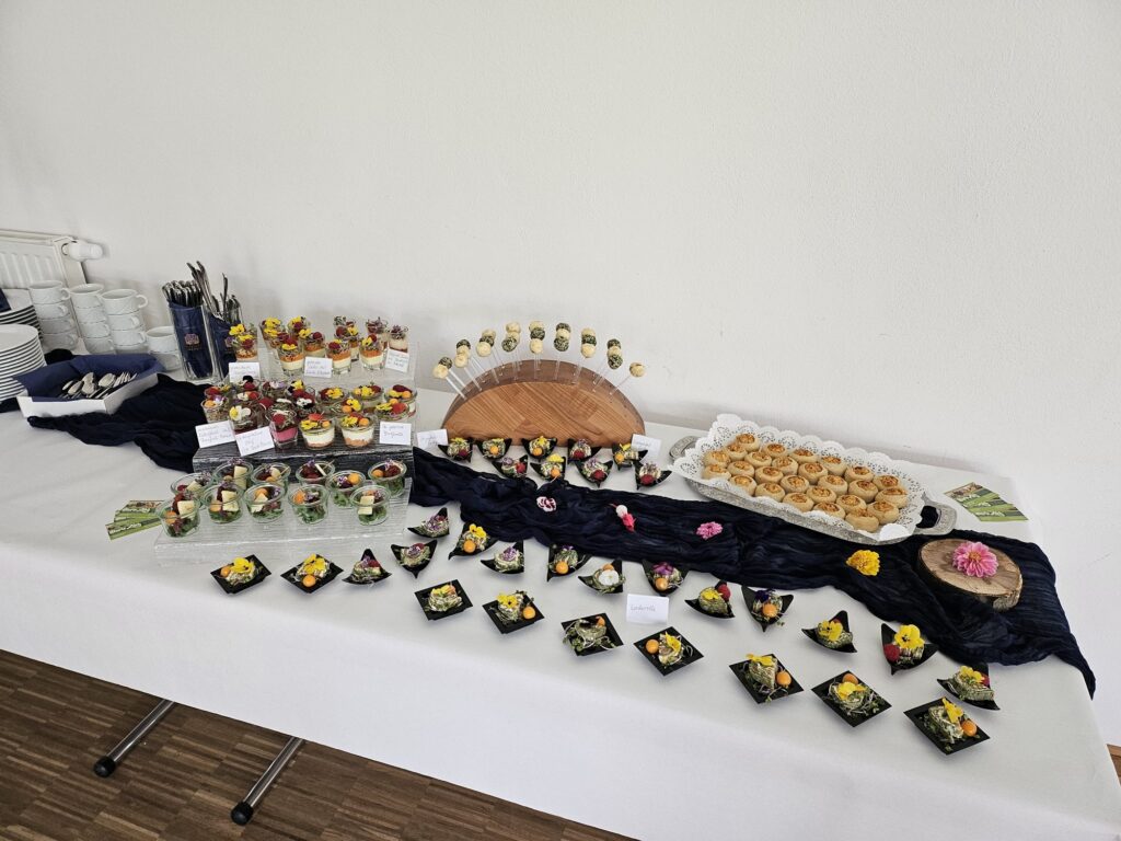 Elegant angerichtetes Fingerfood-Buffet