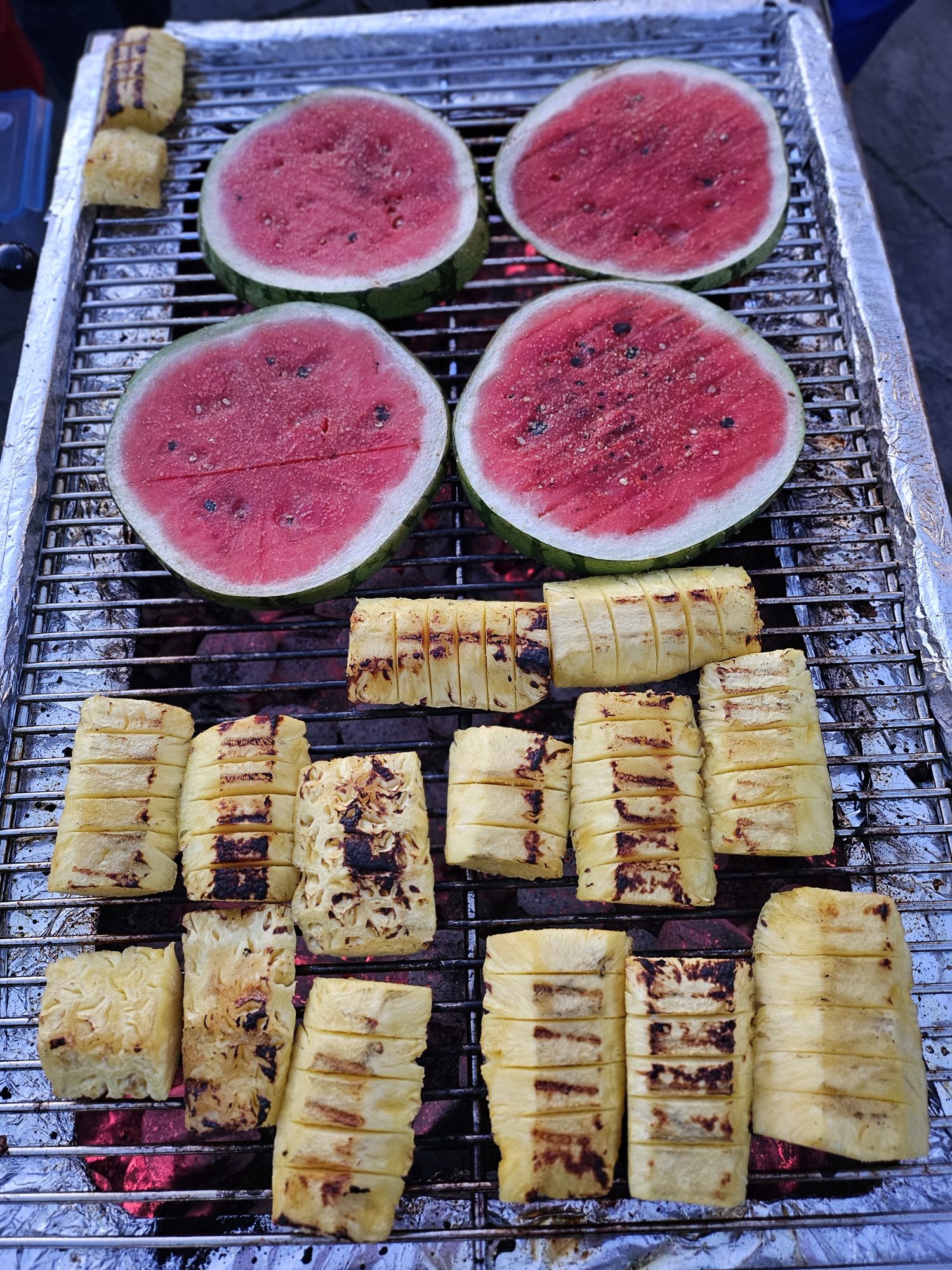 Mais und Wassermelone vom Grill