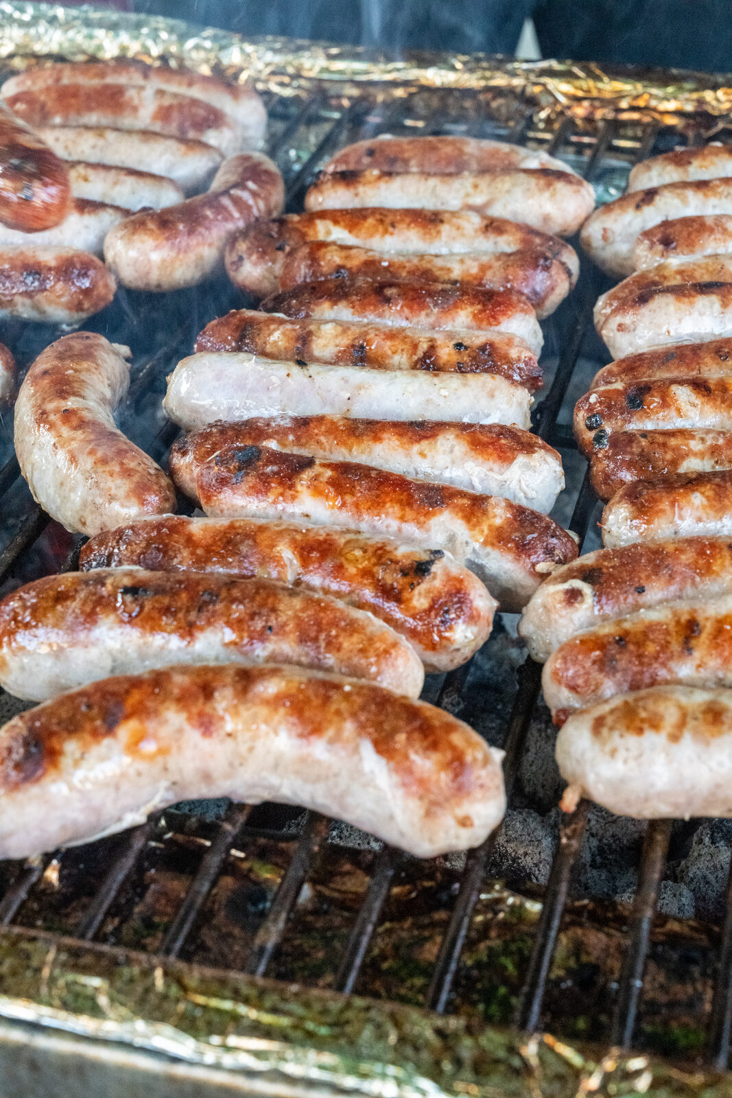 Bratwürste auf dem Grill