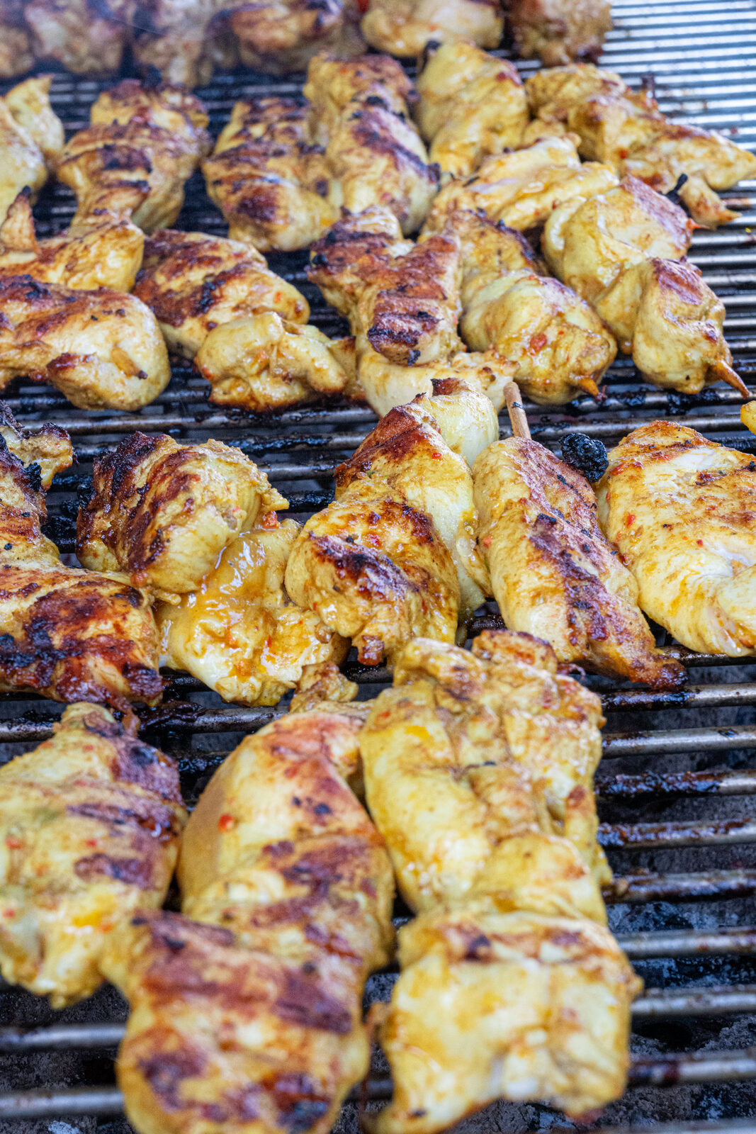 Hähnchenspieße auf dem Grill
