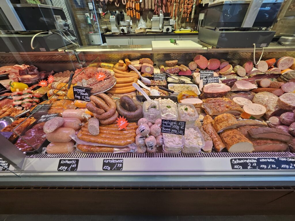 Fleisch- und Wursttheke Nahaufnahme