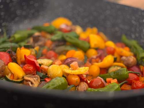 Buntes Gemüse-Wok-Gericht – farbenfrohes Catering von Mario Zilch